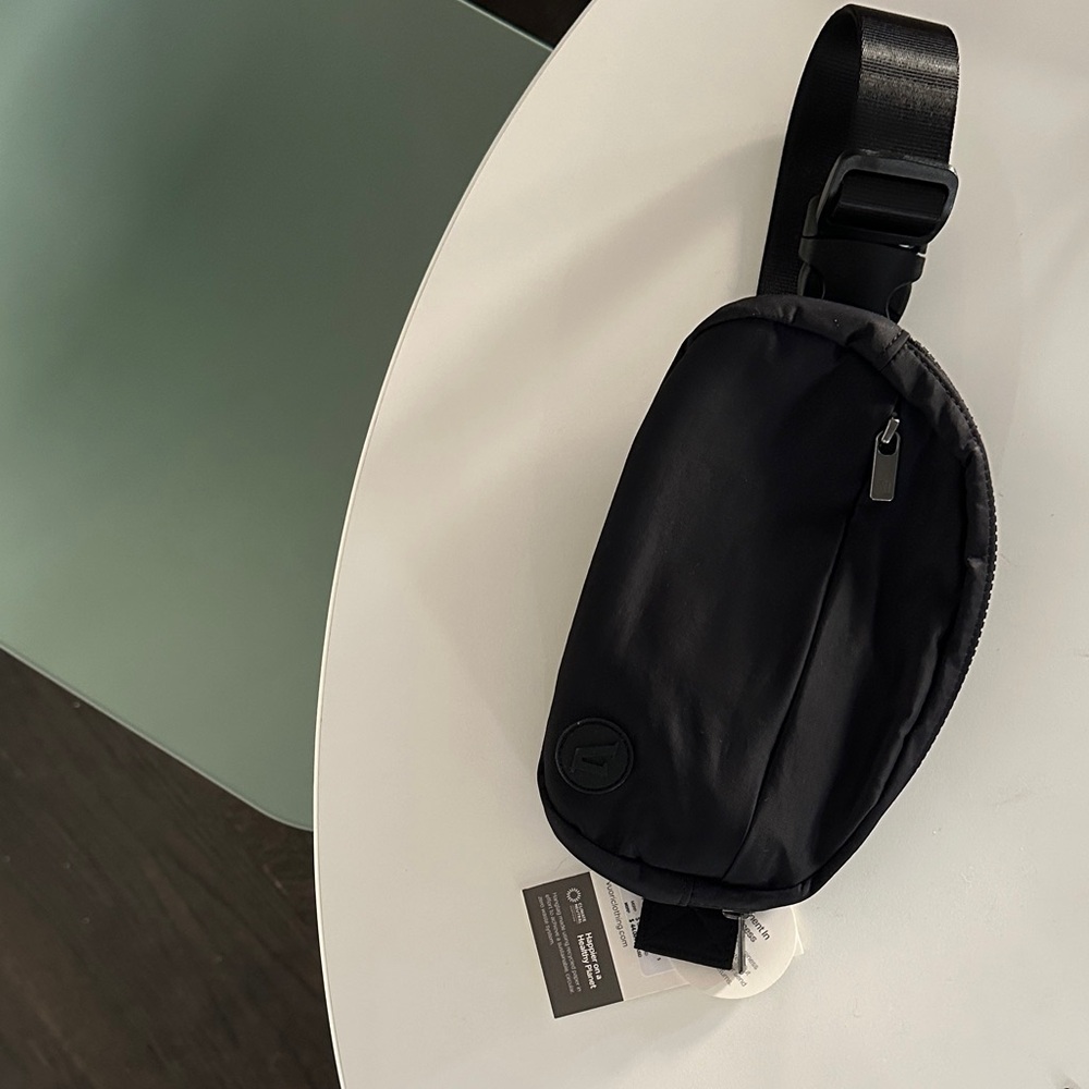 Vuori All Around Hip Pack NWT